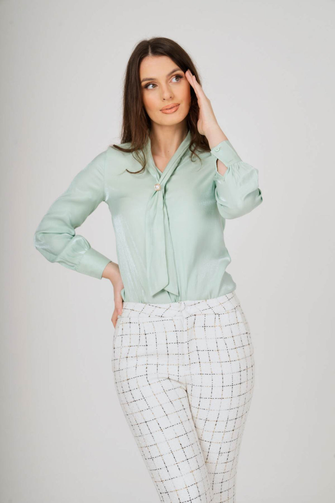 Long Sleeved Bow-Tie V-Neck Shirt